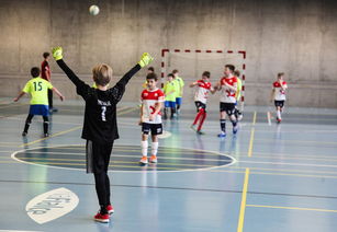 米兰体育报-四国蝶泳转身用时差距仅0.07秒，蝶泳转身动作