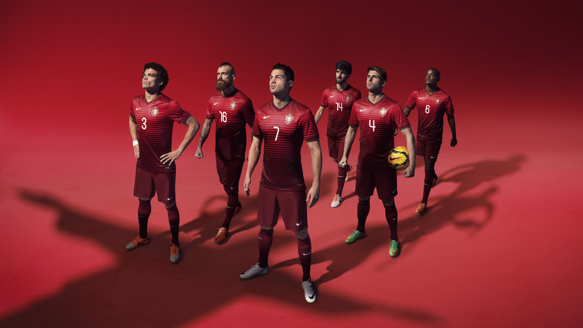 米兰体育平台-国家队主力球员带伤坚持训练赢得球迷尊重与掌声，国家队球员名单